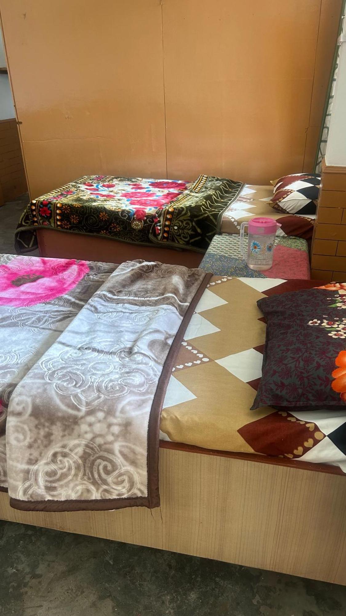 מנאלי Sunface Homestay מראה חיצוני תמונה