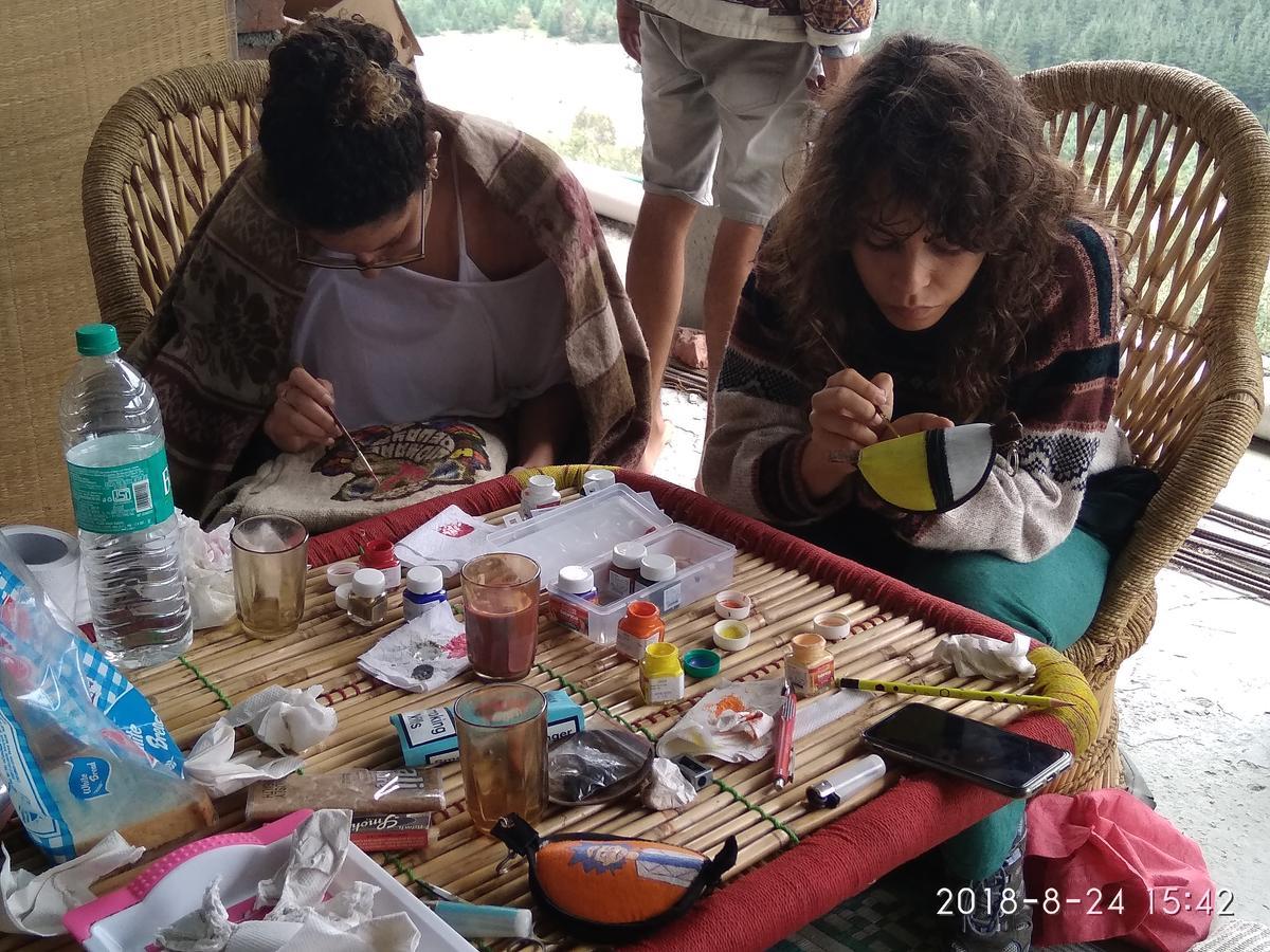 מנאלי Sunface Homestay מראה חיצוני תמונה